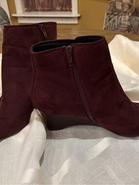 Naturalizer Burgundy Suede Wedge Ankle Booties